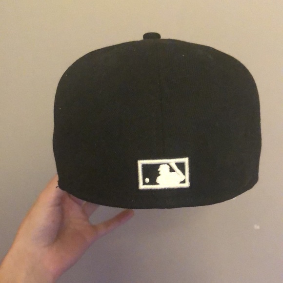 Fitted hat 7 3/8 - Picture 3 of 4